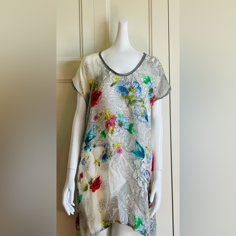 Johnny Was Tunic Floral Top- Small 🌻